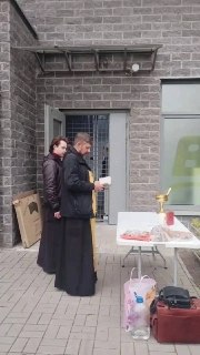 Смертельные случаи побудили жителей попросить помощи у священника