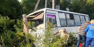Автобус в Сланцах попал в аварию после попытки избежать столкновения