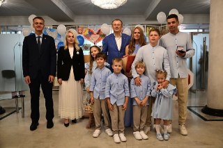 Ленинградская область: Поддержка семей и модернизация медицины