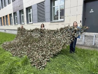 Школьники сплели масксеть для фронта
