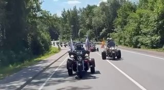 Тысячи байкеров отправились в путь из Выборга к границе
