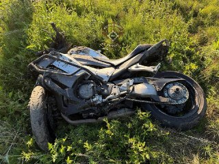 Мотоциклист пострадал в серьезной аварии на трассе А-120 в Гатчине