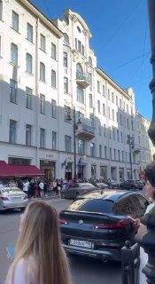 Очередь за Тирамису: Петербуржцы Ринулись за Необычным Десертом